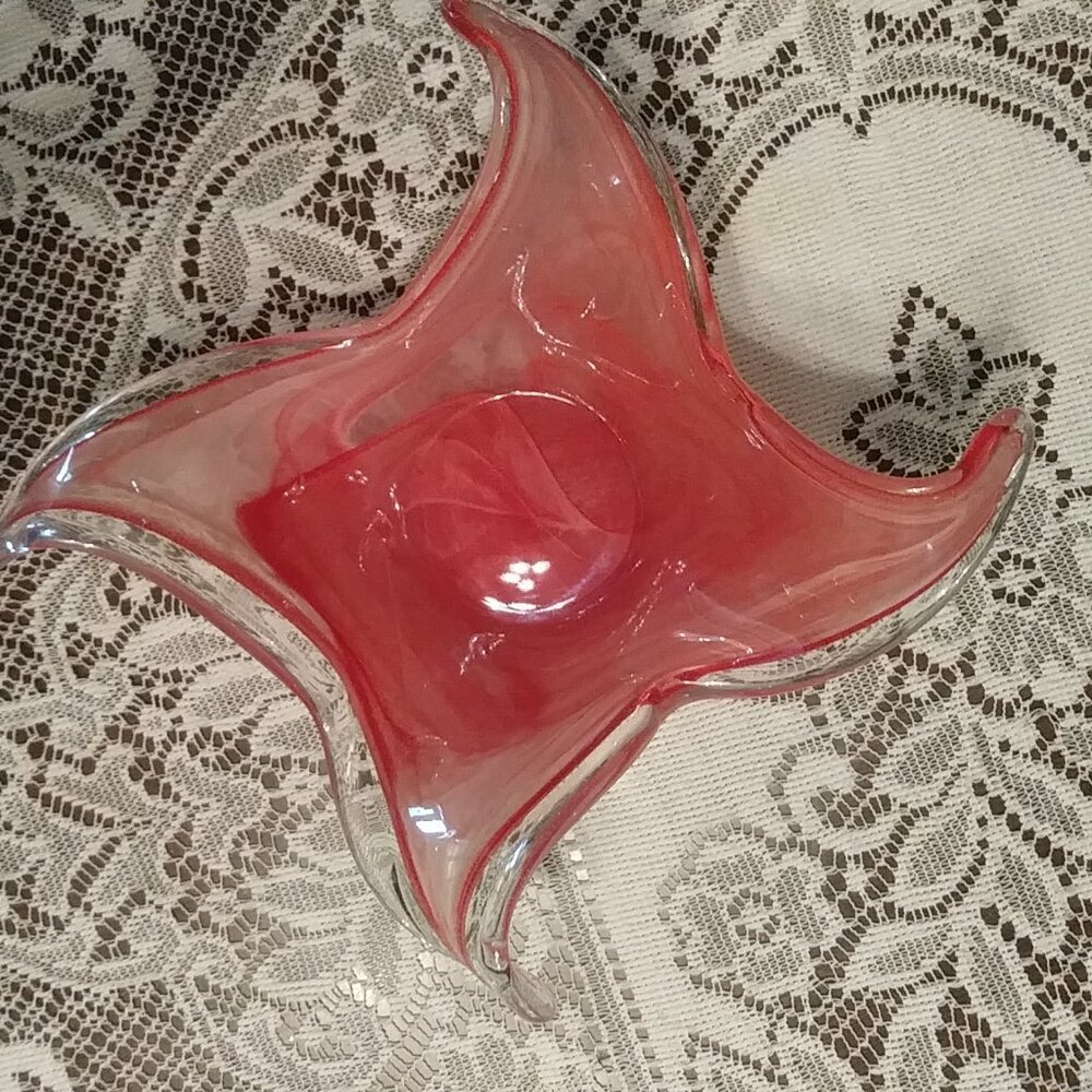 Murano-style art glass wave cranberry/pink bowl with a waffle bottom - Picture 5 of 12